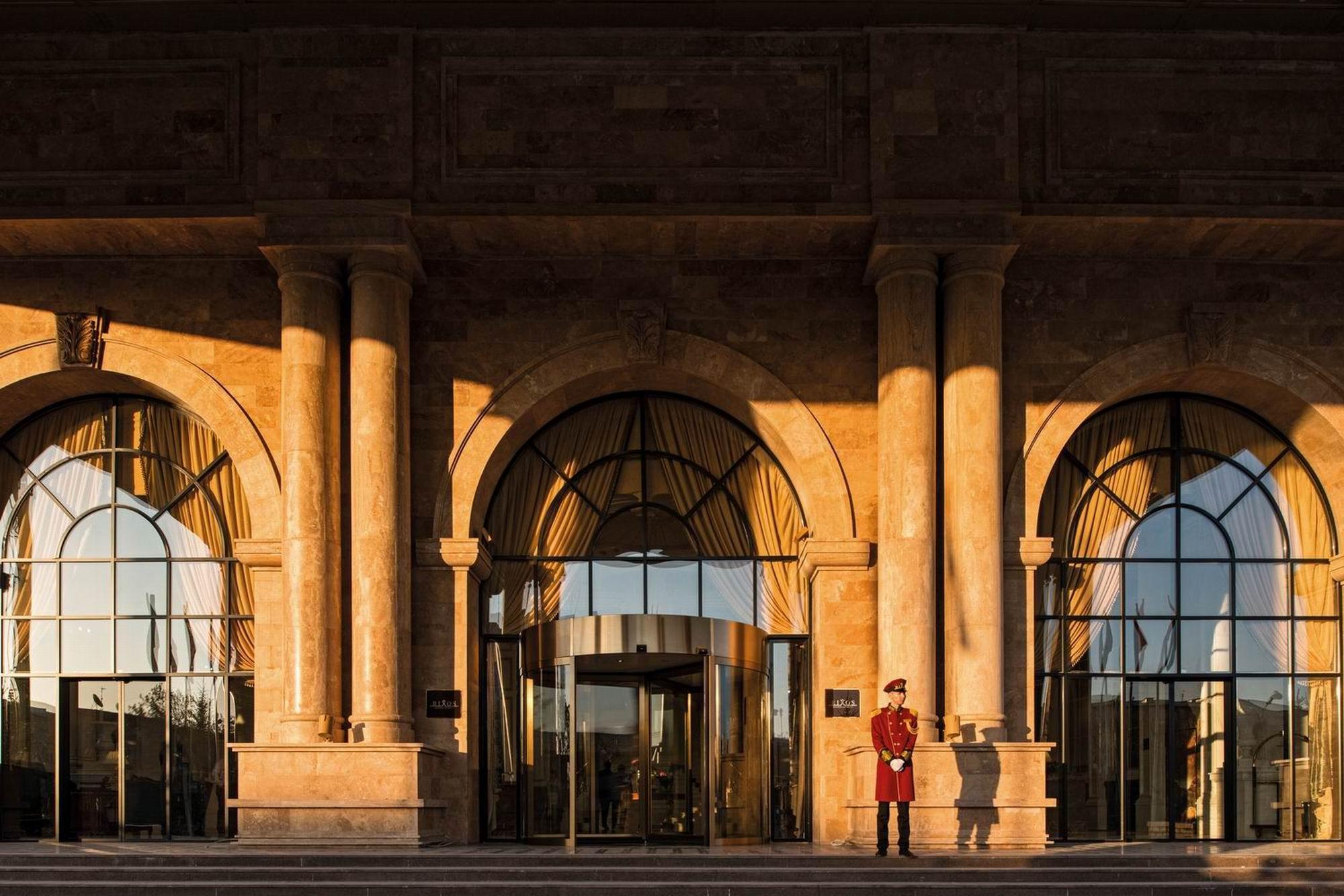 Rixos Khadisha Shymkent Hotel Екстериор снимка Entrance of the hotel