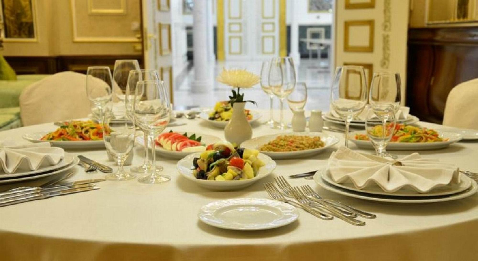 Rixos Khadisha Shymkent Hotel Екстериор снимка A table set for a meal